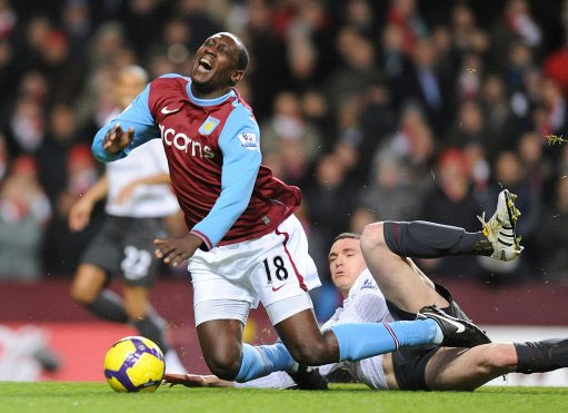 詹姆斯专属纪念徽章细节曝光：致敬第23个赛季 激动回应称无比荣幸