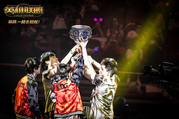 WE官方：前 Generation Gaming 、 Hanwha Life Esports 、 OKSavingsBank BRION 中路选手 Karis 正式加入团队