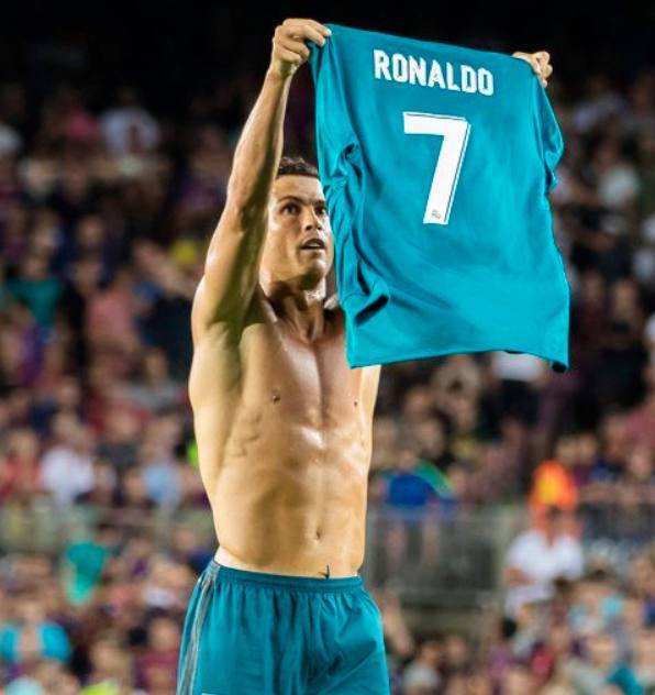 库里30岁后依旧巅峰状态：数据超越乔丹，近八场均破30分